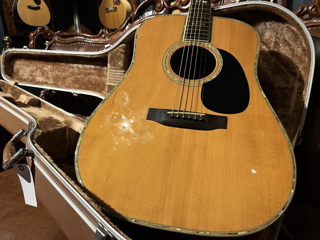 石川県羽咋市より、MORRIS W-100 Special アコースティックギターを